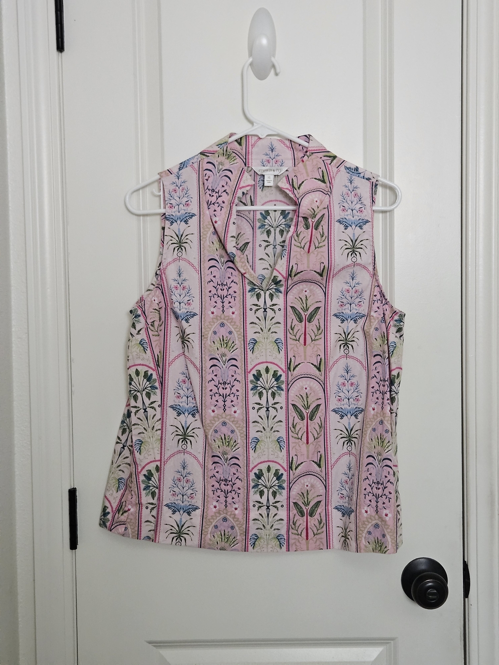 crown & ivy Pink Floral Panel Sleeveless V-Neck Camisole NWOT